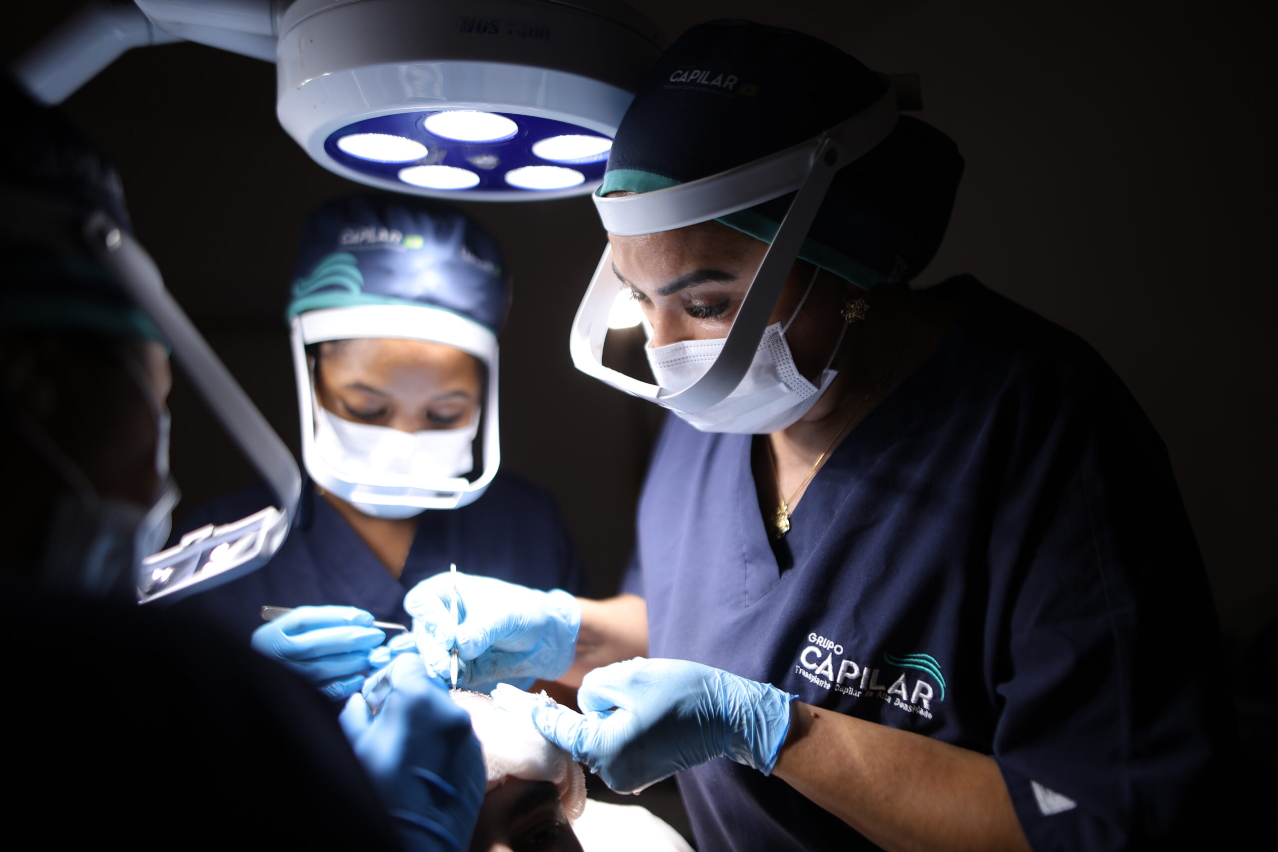 Por que mais de 300 pacientes estrangeiros escolhem o grupo Capilar